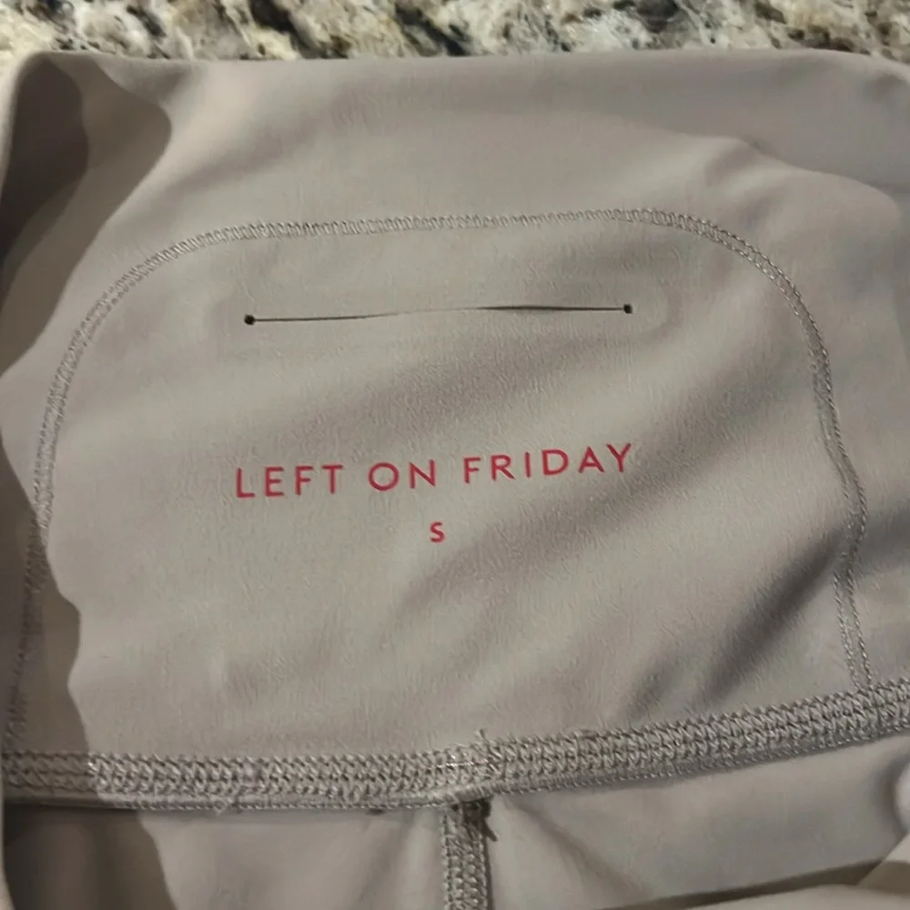 Left on Friday Super Moves Short 9” NWOT Sz Small - Picture 9 of 10